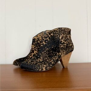 Matt Bernson cow hair animal print leopard / cheetah ankle boots size 6
